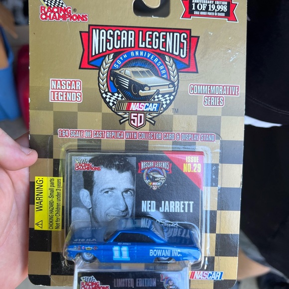 Nascar Racing Champions Inc. Lot of Stock car w/collector card and display stand - Picture 4 of 12